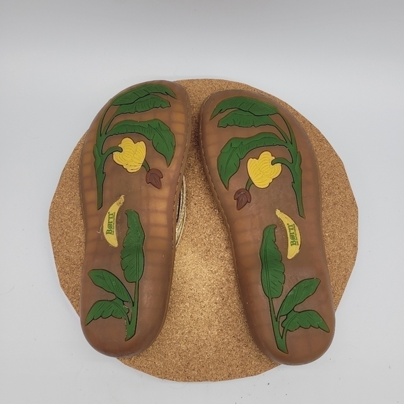 Born Flip Flops Brown Leather Tan Gold Women Shoes Size 9 - Picture 5 of 7